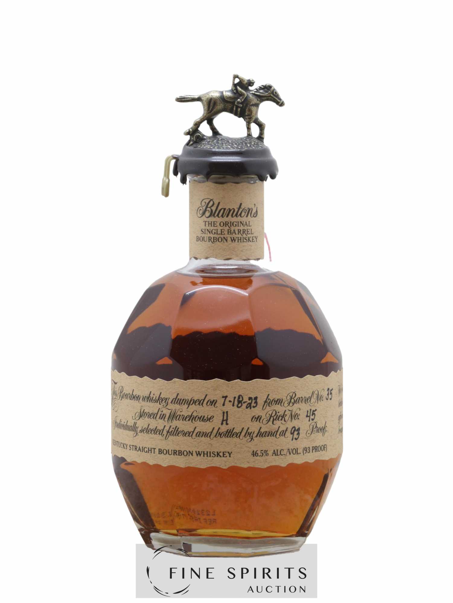 Deux bouteilles de whisky bourbon américain Photo Stock - Alamy