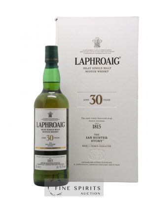 Laphroaig 30 years Of. Book 1 - Unique Character The Oan Hunter Story ---- - Lot de 1 Bouteille
