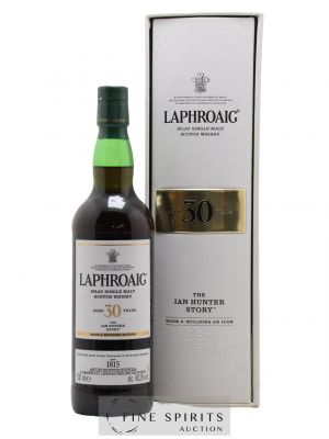 Laphroaig 30 years Of. Book 2 Malt Building an Icon The Ian Hunter Story   - Lot de 1 Bouteille