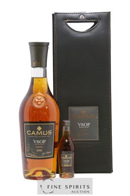 Camus Of. VSOP - Elegance (Set with 1x70cl. and 1x5cl.) Limited Edition ---- - Lot de 1 Bouteille